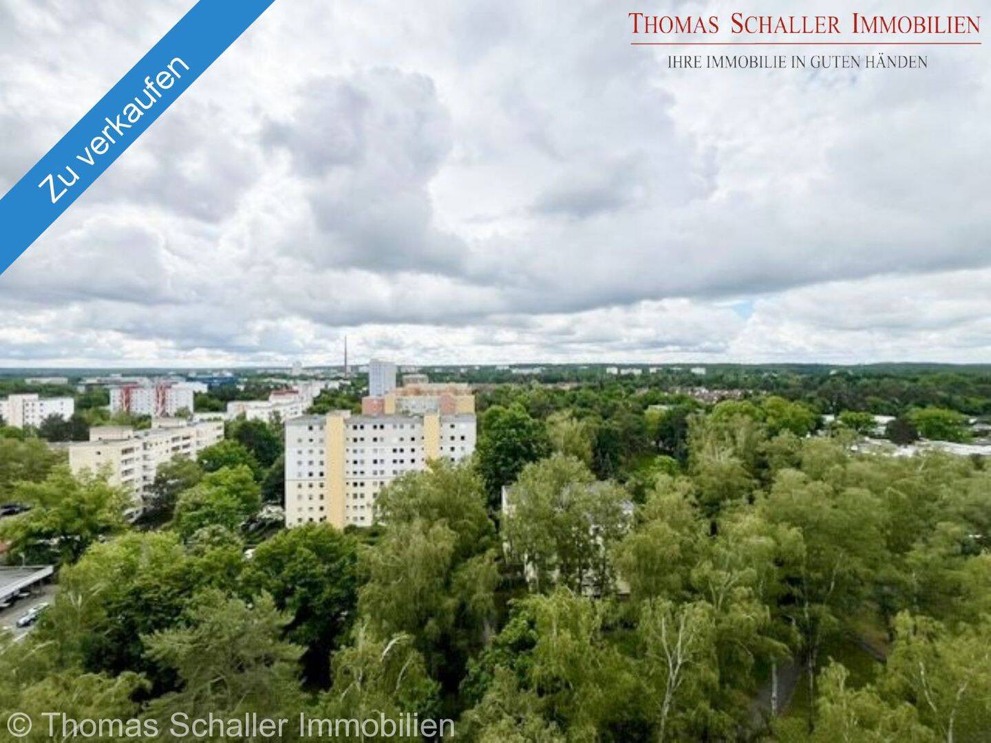 Gepflegte 2-Zimmer-Eigentumswohnung mit traumhaftem Fernblick und Blick ins Grüne, 90471 Nürnberg (Dutzendteich Langwasser Neuselsbrunn Stadion Zollhaus)