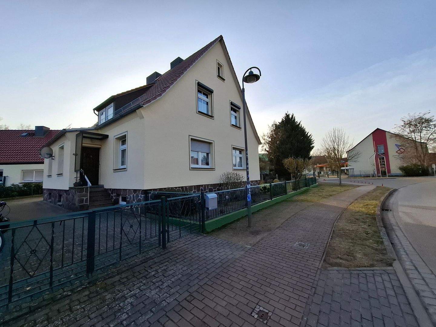 Arendsee! Zentral gelegenes Zweifamilienhaus mit Garagen., 39619 Arendsee (Altmark)