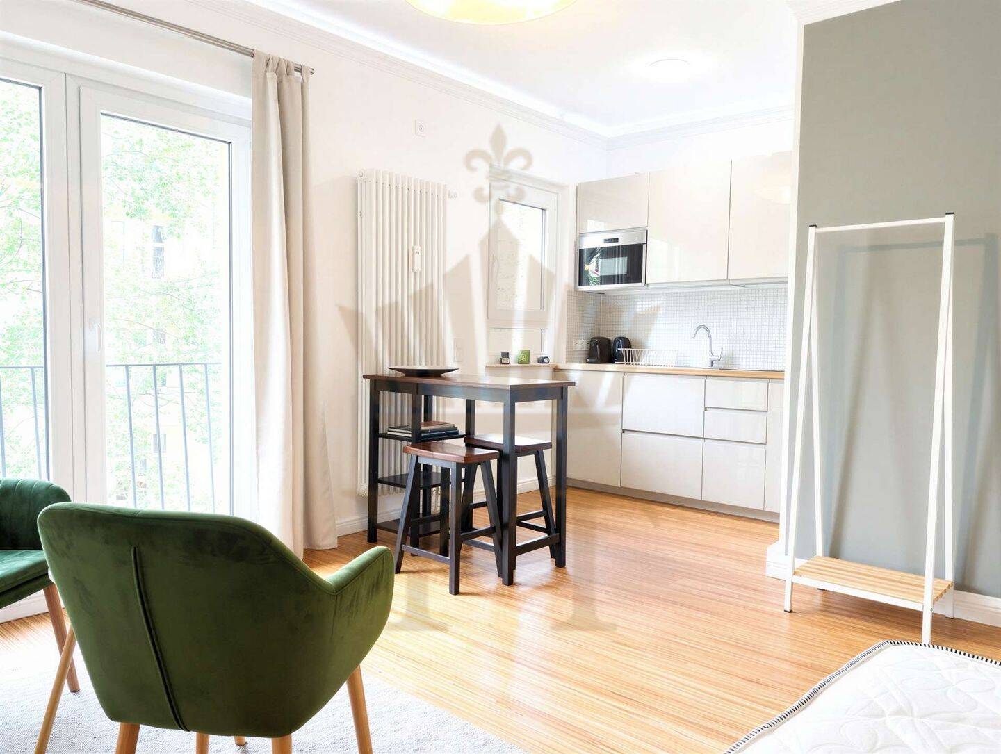 Komplett saniertes 1 Zimmer Studio | inkl. EBK & Möblierung | in Berlin-Charlottenburg, 10627 Berlin (Charlottenburg-Wilmersdorf Charlottenburg)