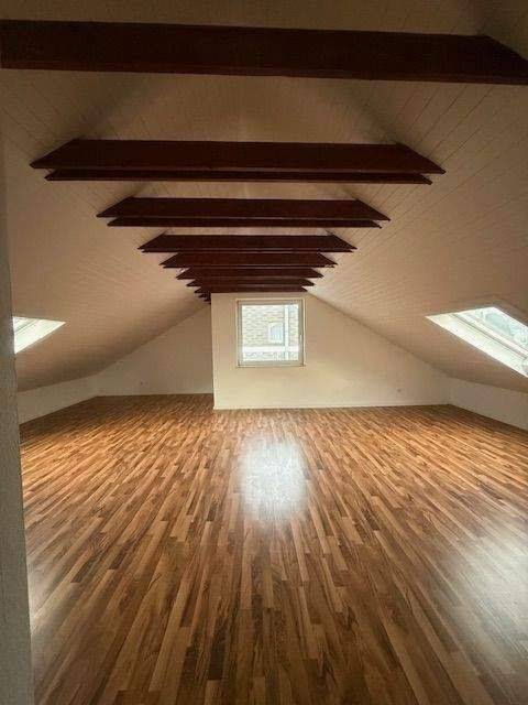 Tolle großzügige Dachgeschosswohnung im gepflegten Mehrfamilienhaus, 42579 Heiligenhaus