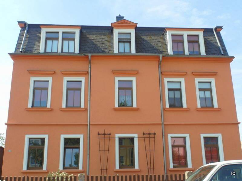 Ab August 2026: Freundliche 2-Zimmer-Dachwohnung mit Laminatboden & Bad mit Dusche, 1445 Radebeul