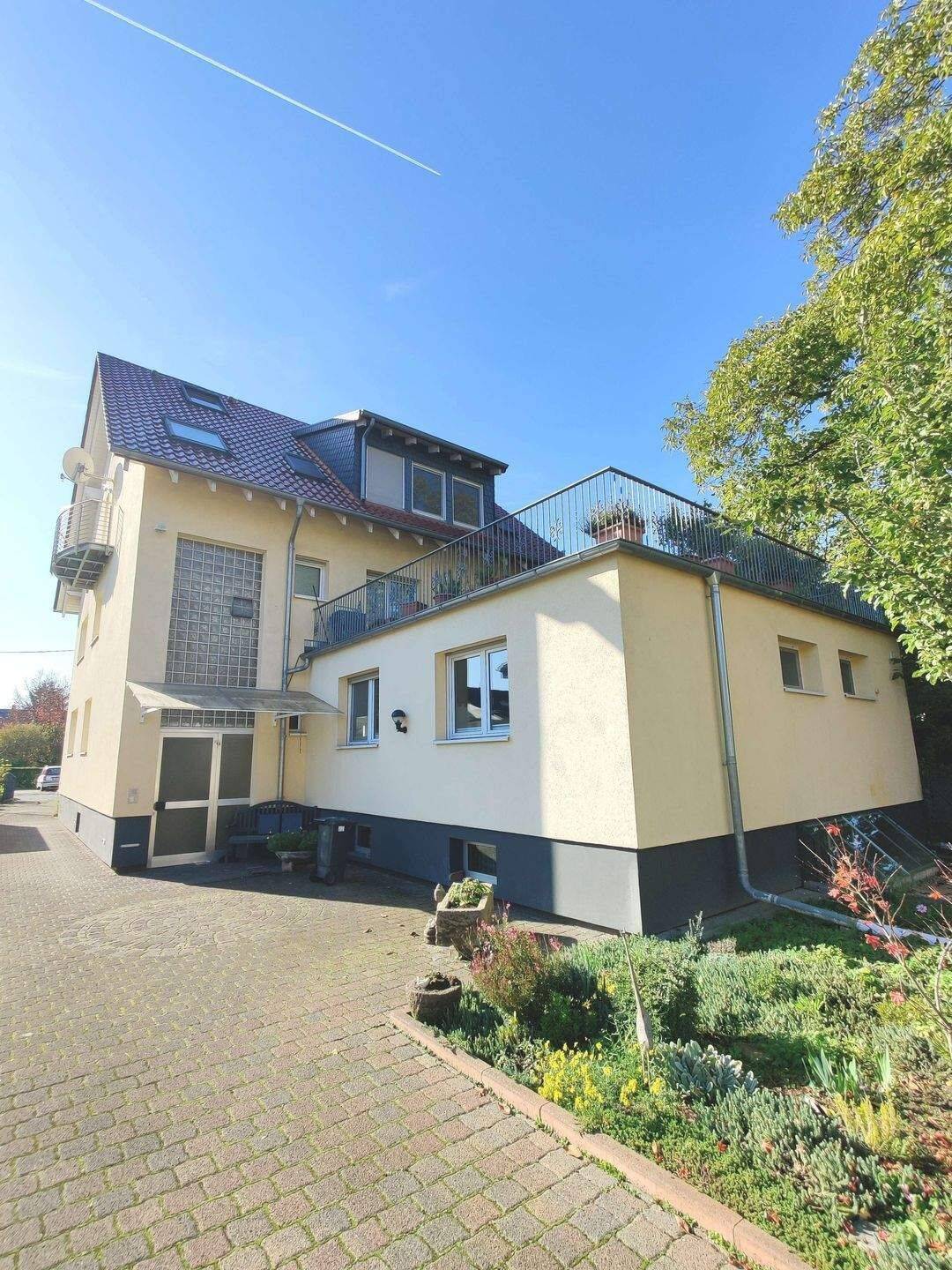 Sehr gepflegtes und attraktives Wohn- und Geschäftshaus nach KfW 70 Standard auf Erbpachtgrundstück, 60529 Frankfurt am Main (Schwanheim)