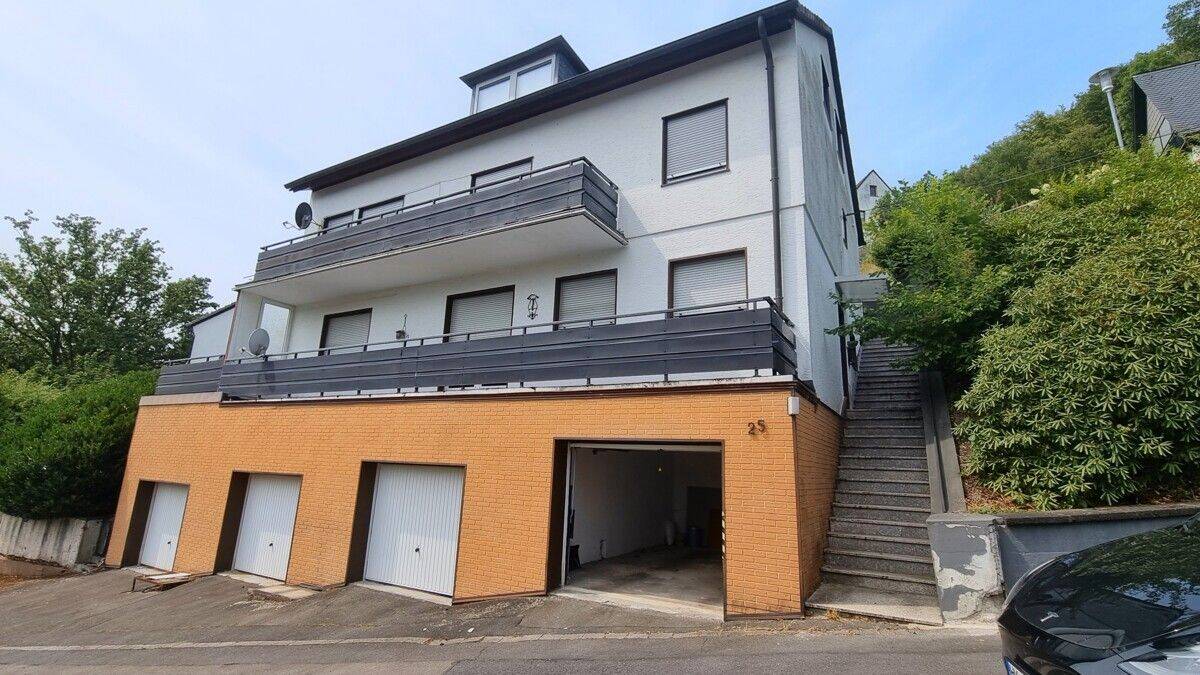 Dreifamilienhaus mit 222 qm Wohnfläche und 4 Garagen, 58791 Werdohl