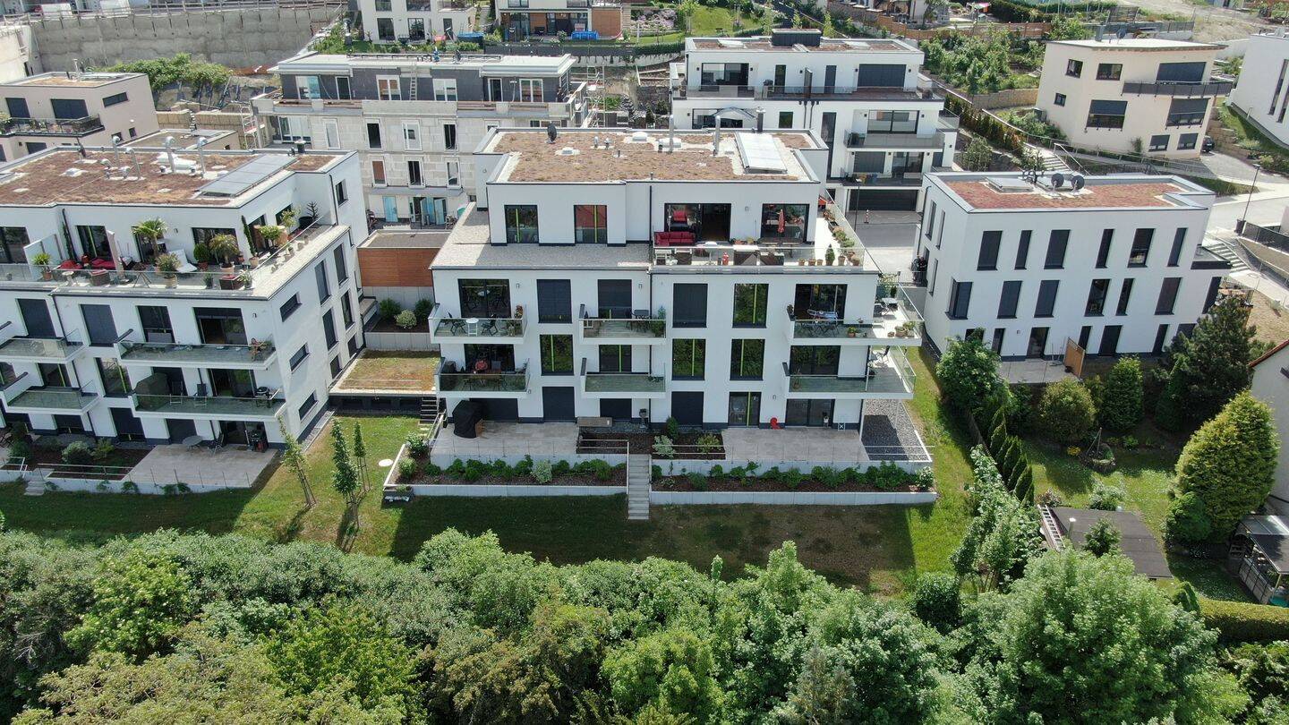 Hochwertige 2 Zimmer Wohnung mit EINBAUKÜCHE und Blick über Jena am Hausberg zu vermieten !, 7749 Jena