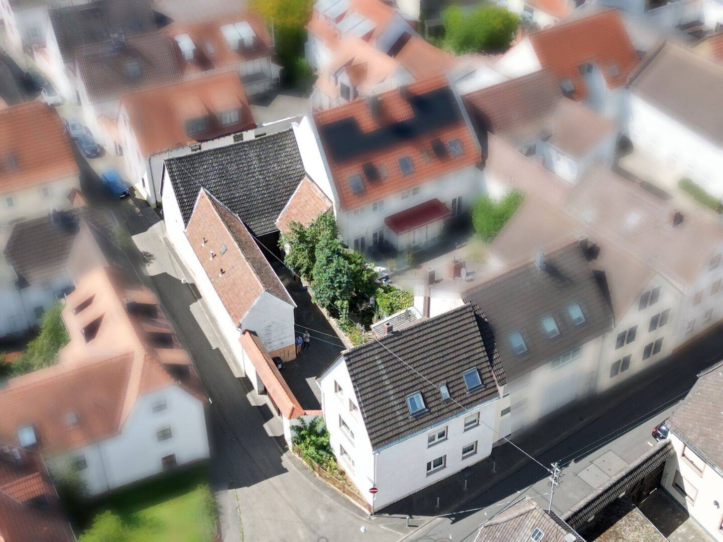 ERBENHEIM: GROSSZÜGIGES ANWESEN MIT SCHEUNE IN RUHIGER ZENTRUMSLAGE, 65205 Wiesbaden