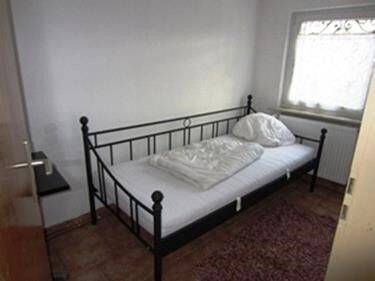 MÖBLIERTE ZIMMER in 3-Zi.Whg. in S-Bad Cannstatt, Mercedes Benz-Nähe – 3317, 70376 Stuttgart (Bad Cannstatt Burgholzhof Münster Zuffenhausen)