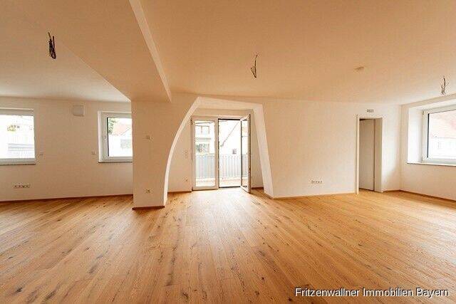 Helle 4,5-Zimmer-Wohnung mit Balkon & Aufzug, 87727 Babenhausen