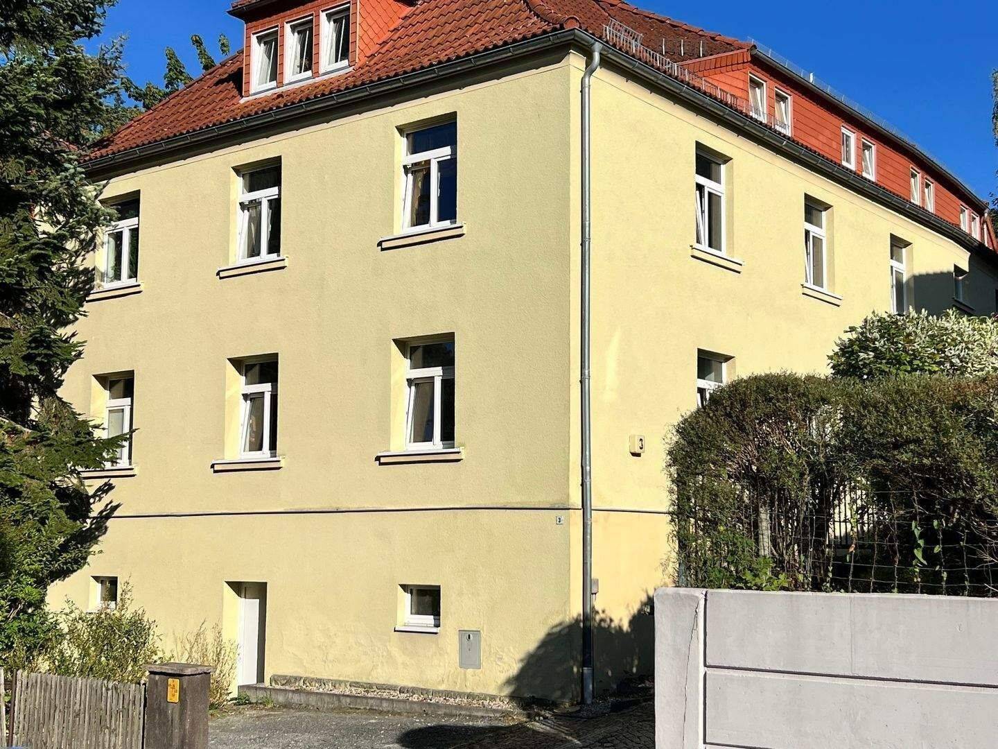 ** Große 3-Zimmerwohnung im Erdgeschoss mit Gartenbenutzung und Stellplatz **, 1855 Sebnitz