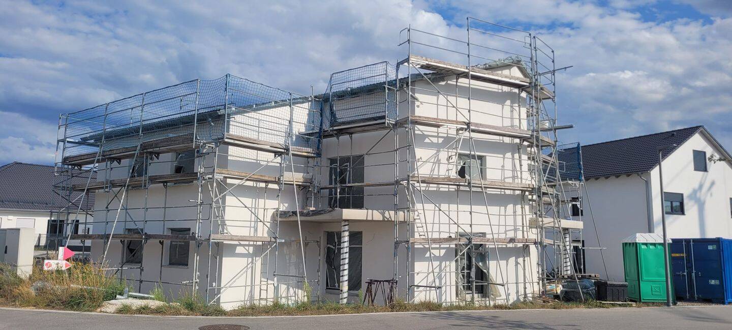 Erstbezug in Schwandorf-Fronberg: Moderne 3-Zimmer-Wohnung mit Balkon, Einbauküche und Doppelparker, 92421 Schwandorf