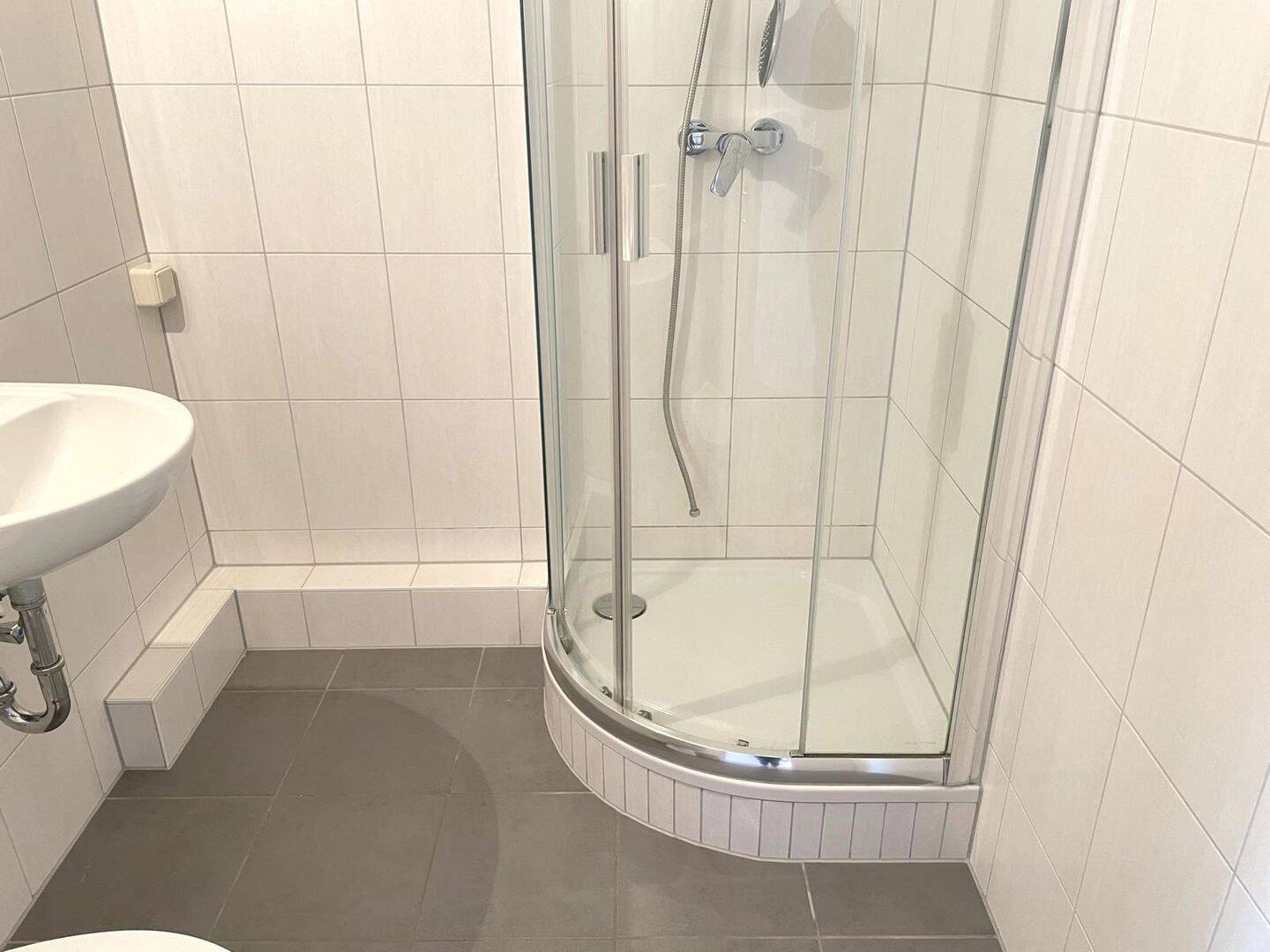3-Zimmer-Wohnung mit Dusche sucht neue Mieter, 99091 Erfurt (Berliner Platz Gispersleben Moskauer Platz Roter Berg)
