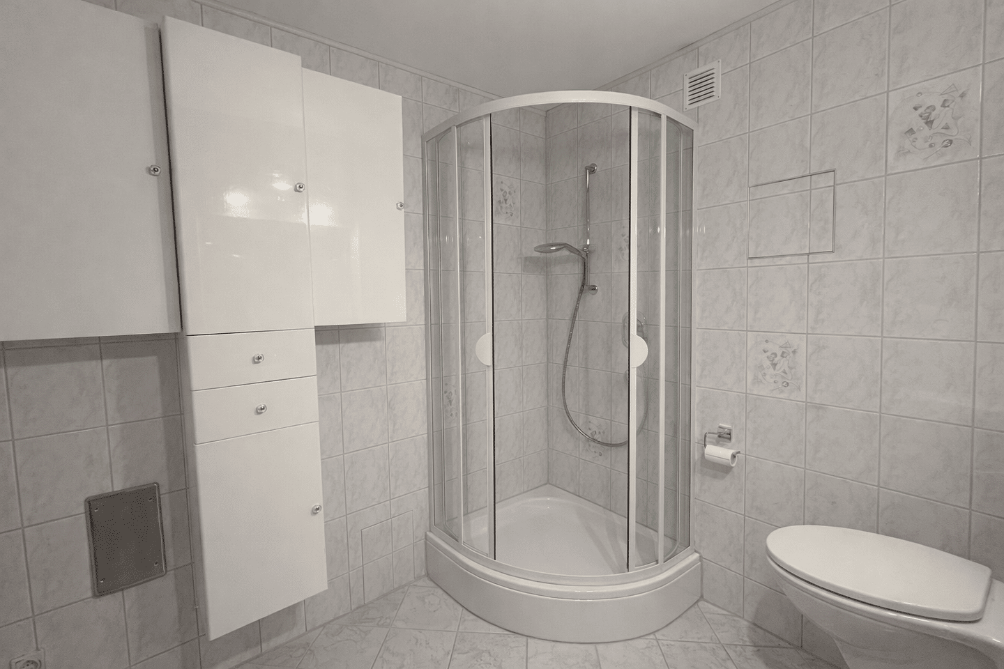 Attraktive 1-Zimmer-Wohnung im 2. OG mit Tiefgaragenstellplatz in begehrter Weinstädter Lage., 71384 Weinstadt