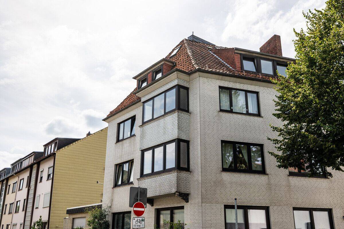 *** 1 ZKB APARTMENT im DG – AUFSTEIGENDE LAGE mit guter ANBINDUNG in NÄHE der WESER ***, 28197 Bremen