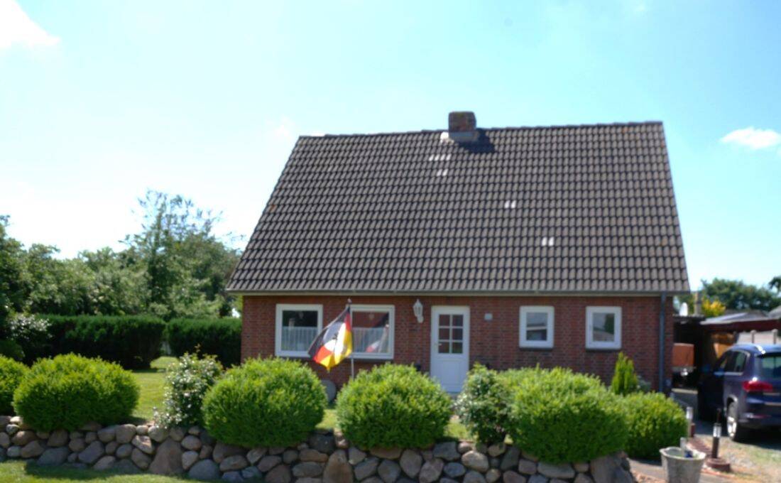 Klassisches Einfamilienhaus mit großem Garten, 25885 Immenstedt
