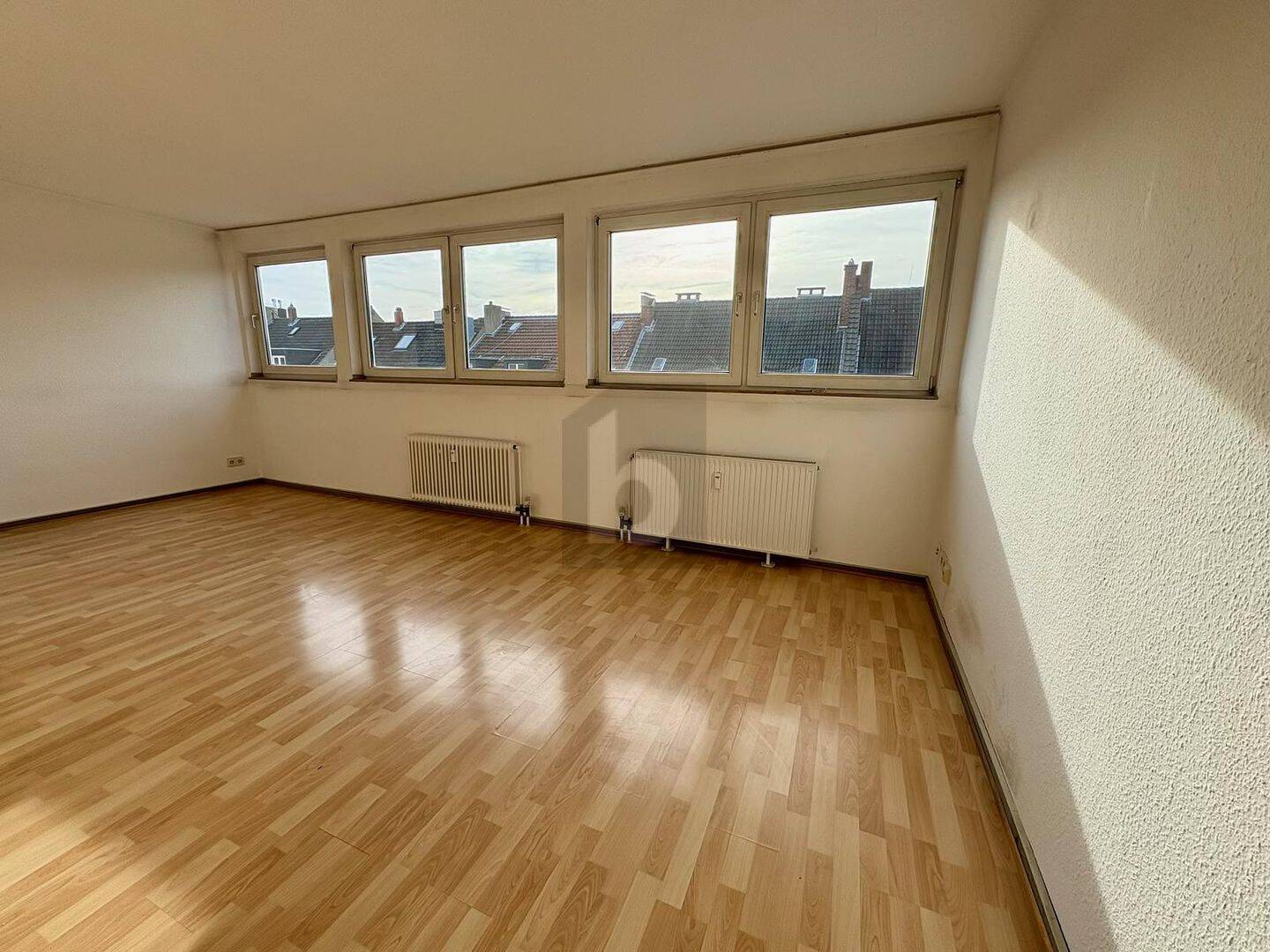 KOMPAKT, HELL UND KOMFORTABEL, 40215 Düsseldorf (Friedrichstadt)