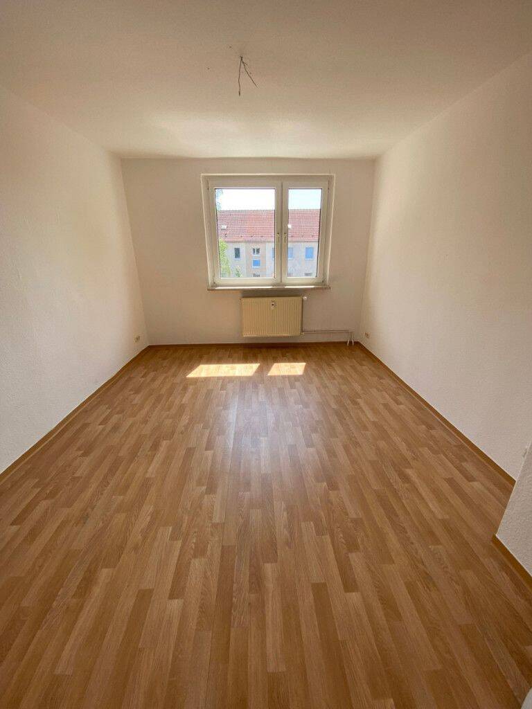 3 Raum-Wohnung im Grünen, 6217 Merseburg