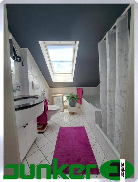 ***Gemütliche Wohnung unterm Dach mit 2 Balkonen***, 63110 Rodgau