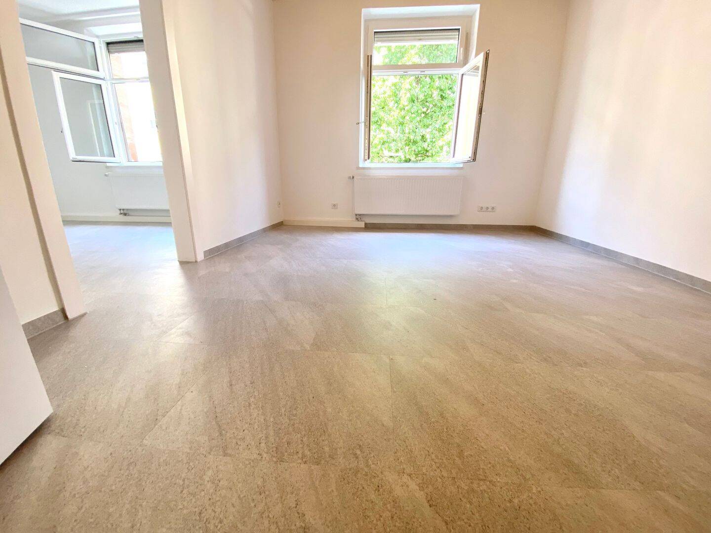 Sonnige und ruhige 2 Zimmer 1. OG Oberlichter Erstbezug vollsaniert, 90459 Nürnberg