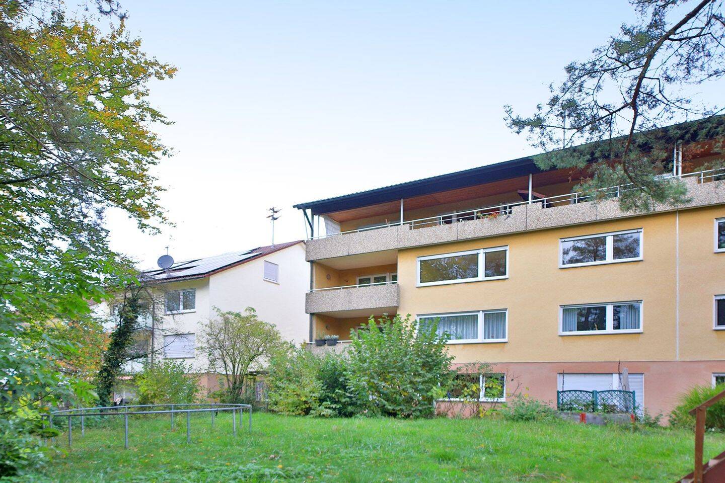 Viel Platz zum Wohlfühlen – gepflegte 5-Zimmer-Dachgeschosswohnung mit großem Balkon, 71522 Backnang