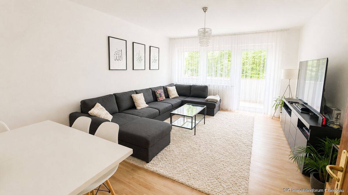 Vermietet, ruhig, zentral! Renovierte, sonnige 4 Zi-Wohnung in Traunstein mit Einbauküche. Erbpacht., 83278 Traunstein