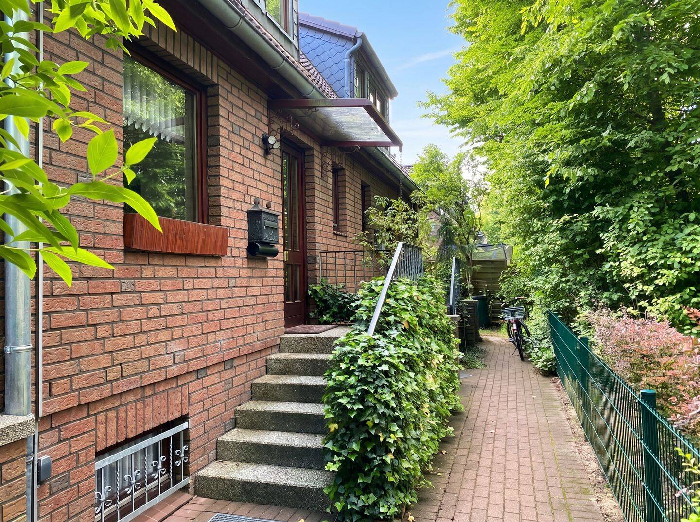 Reihenhaus mit Südterrasse, Carport und Vollkeller in perfekter Lage, 22455 Hamburg (Eimsbüttel Niendorf Schnelsen)