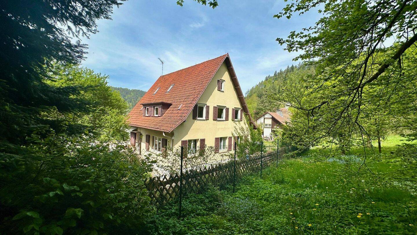 Burgblick – castle view – großzügiges Schwarzwaldhaus in Bad Liebenzell – huge Black Forest house! Ab/From October, 75378 Bad Liebenzell