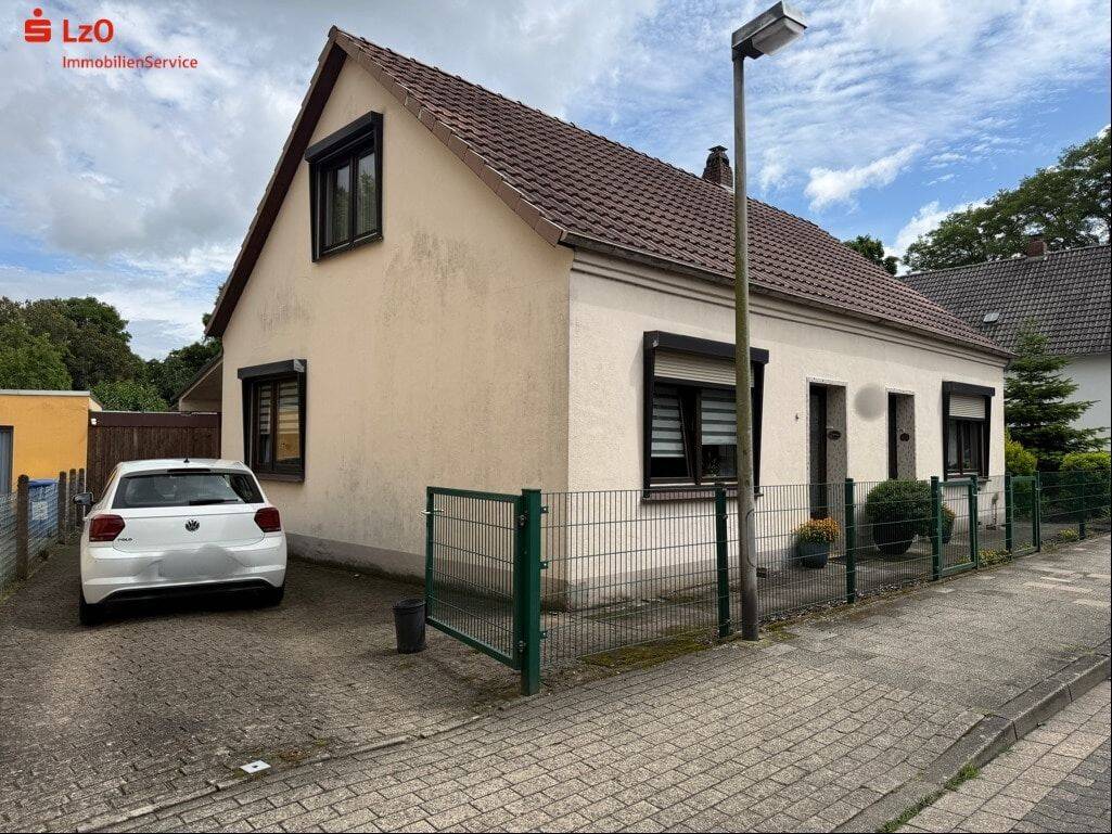 Charmante Immobilie mit 2 Wohneinheiten, viel Nutzfläche und großem Garten, 27749 Delmenhorst (Düsternort Mitte Schafkoven/Donneresch Stickgras/Annenriede)