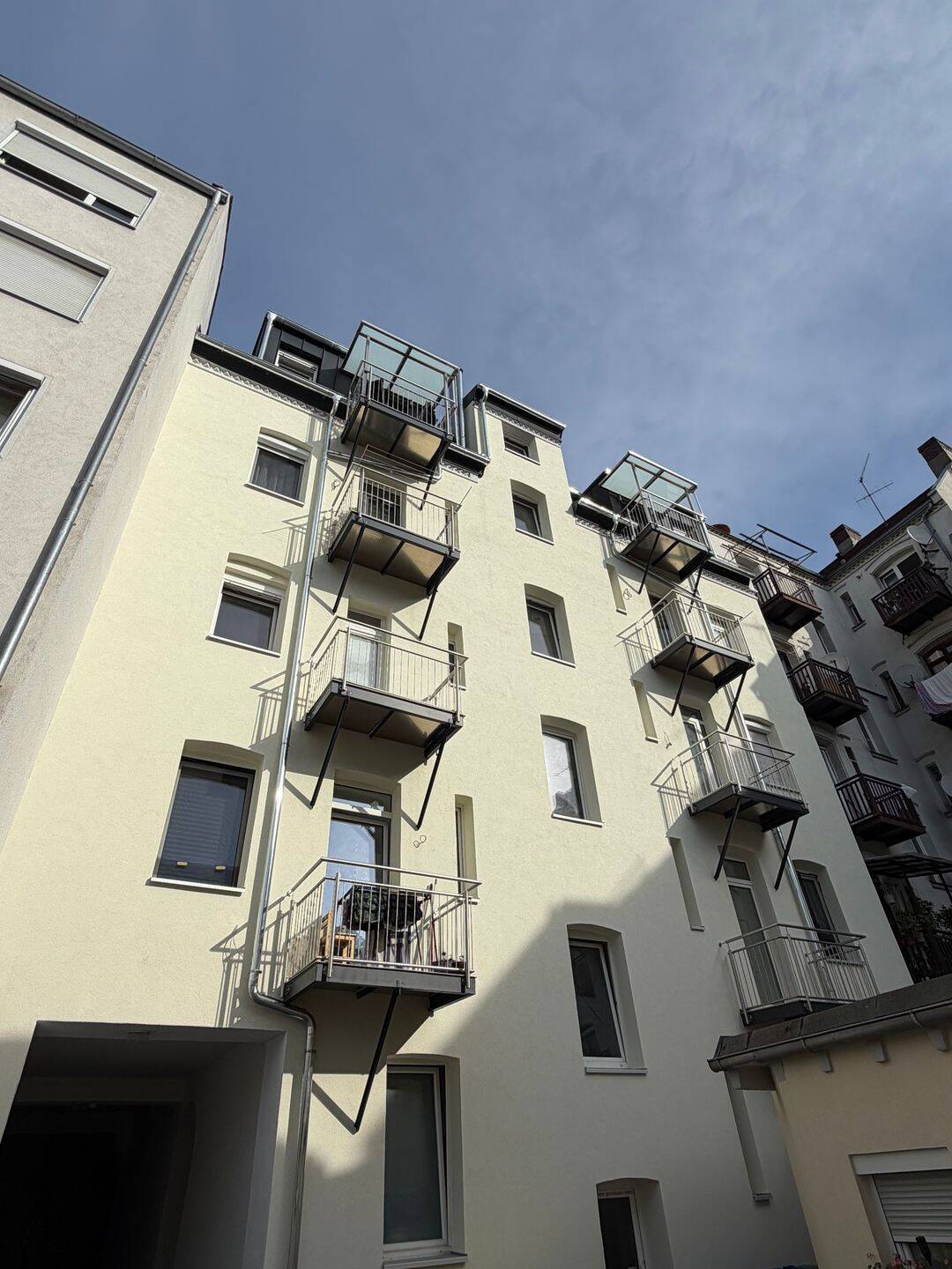 Sofort FREIE 2-3 Zimmer Wohnung mit Balkon, neuem Dach, neuer Fassade im 2. OG, 90441 Nürnberg (Gibitzenhof Sandreuth Schweinau Werderau)
