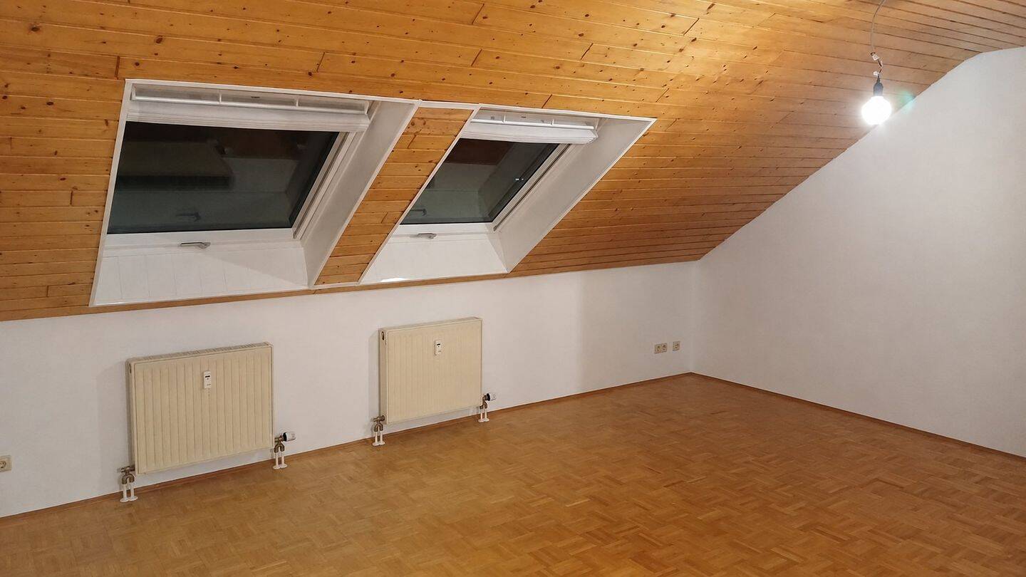 Gepflegte 3-Zimmer-DG-Wohnung mit Klimaanlage, Loggia & TG-Stellplatz in ruhiger Lage, 68219 Mannheim (Rheinau)