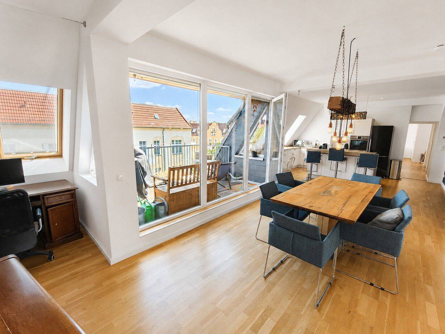 Exklusive 136 m² Dachgeschosswohnung mit großer Sonnenterrasse, Klima & hochwertiger Ausstattung, 10317 Berlin (Friedrichshain-Kreuzberg Friedrichsfelde Lichtenberg Rummelsburg)