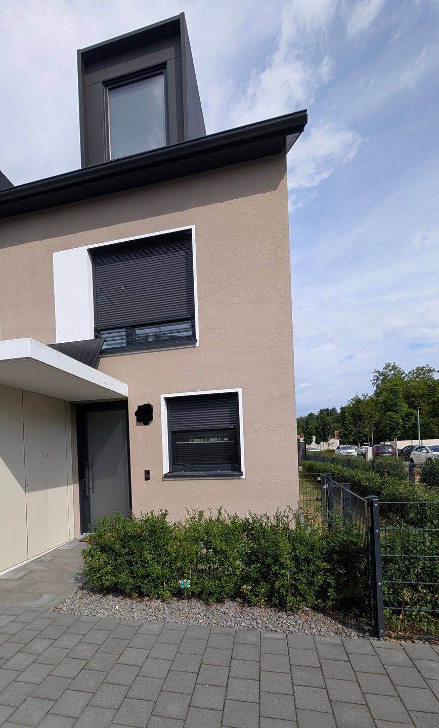 Geräumiges 5-Zimmer-Haus mit Einbauküche, Garten & Terrasse in Hilsbach, 74889 Sinsheim