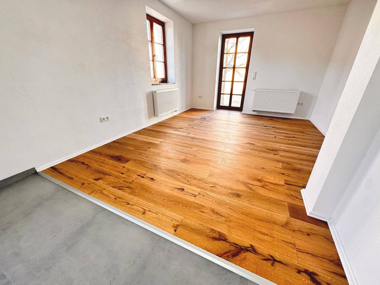 Provisionsfrei – Renovierte 3 Zimmer Wohnung mit Terrasse und Stellplatz in Heßdorf, 91093 Heßdorf