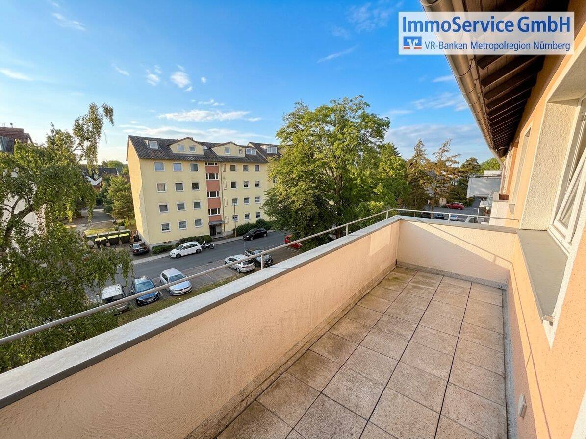 Renovierungsbedürftige 3-Zimmer-Eigentumswohnung mit Balkon in Oberasbach, 90522 Oberasbach