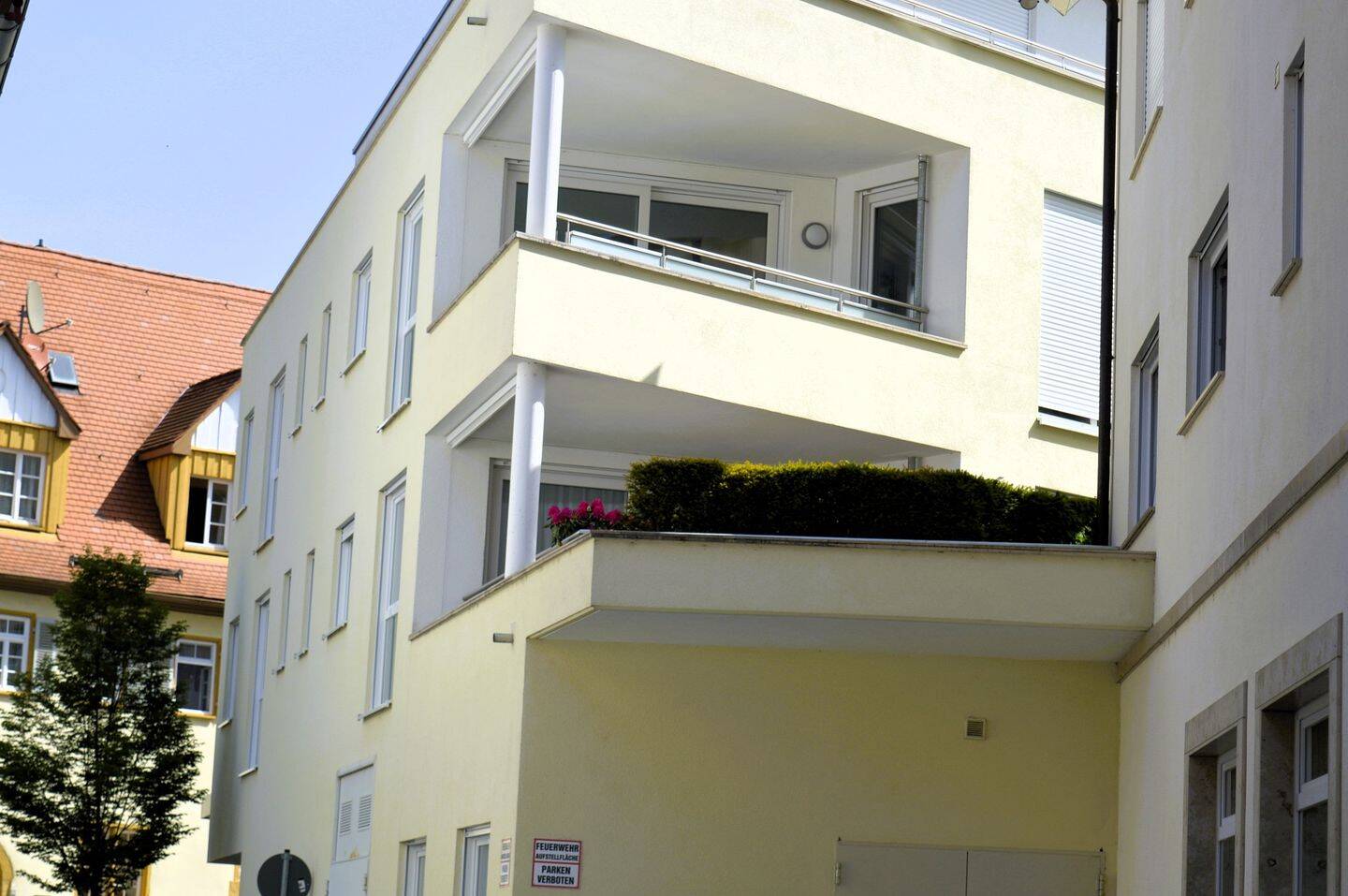 Modernes, barrierefreies Wohnjuwel mit 45 m² Sonnenterrasse im ruhigen Herzen von Neuffen !, 72639 Neuffen