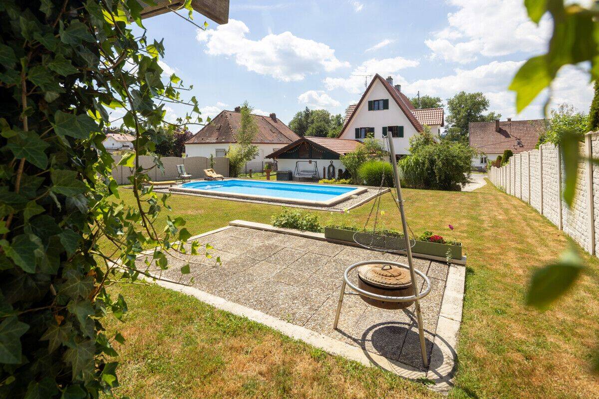 Wohnen mit hoher Lebensqualität: Gepflegtes Einfamilienhaus mit Pool und viel Privatsphäre, 87754 Kammlach