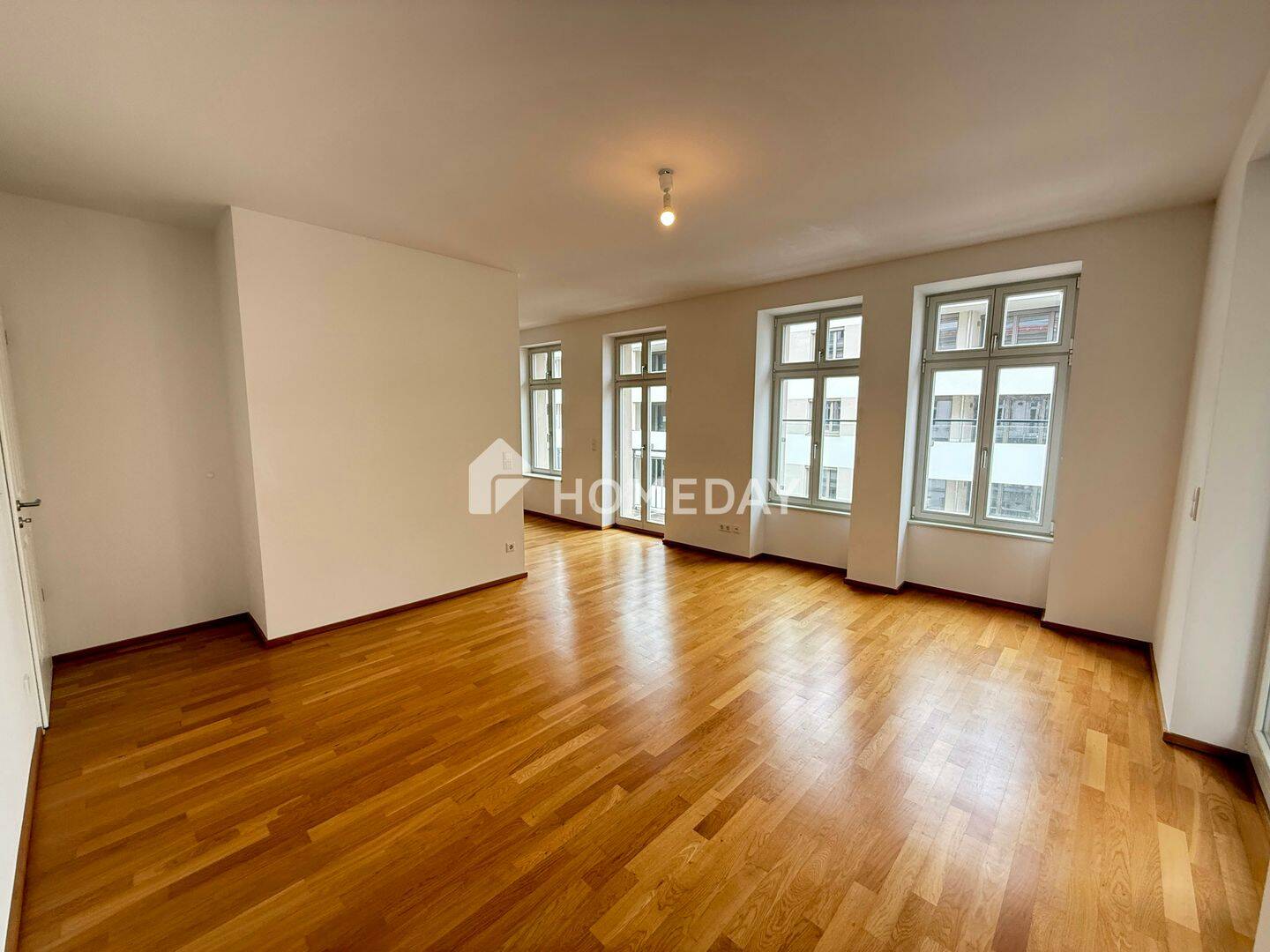 Altbauflair trifft Wohnkomfort – Zwei Zimmer, zwei Balkone und modernes Ambiente, 4315 Leipzig (Neustadt-Neuschönefeld Sellerhausen-Stünz Volkmarsdorf)