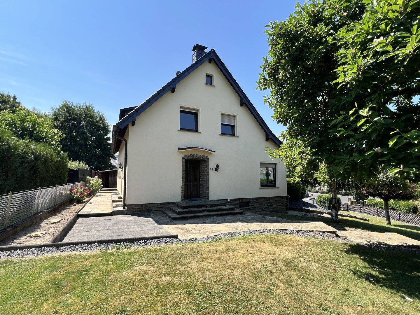 Wohnen im Grünen – Gepflegtes Einfamilienhaus mit Garage und großem Garten, 53639 Königswinter