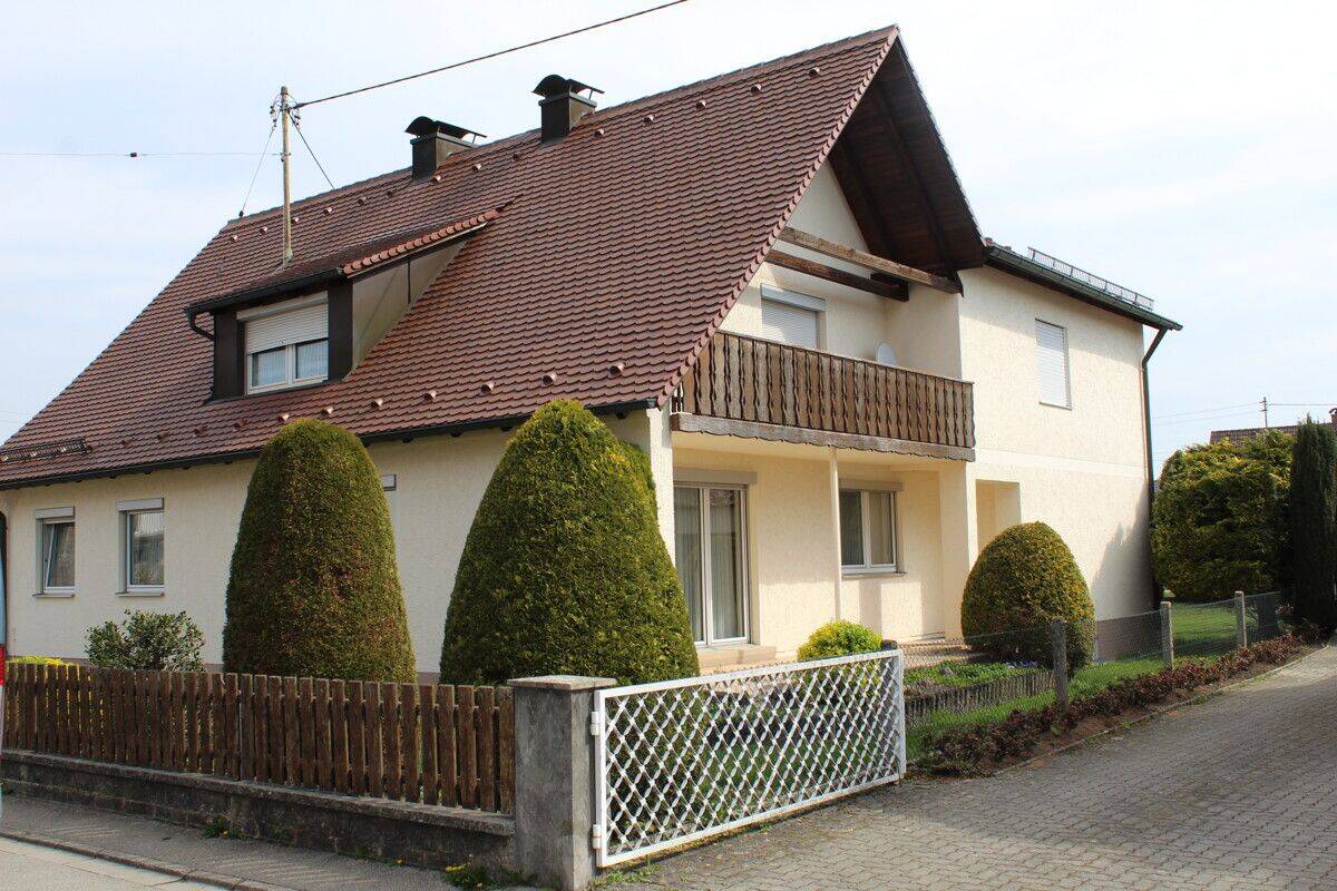 Charmantes Zweifamilienhaus mit großem Gartengrundstück und Erweiterungsmöglichkeiten!, 86438 Kissing