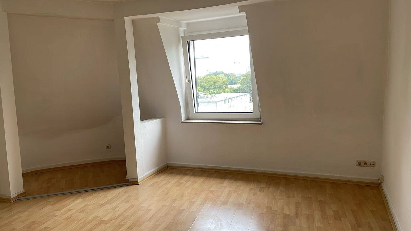 Dachgeschosswohnung Essen Holsterhausen, 45147 Essen (Frohnhausen Holsterhausen Rüttenscheid)
