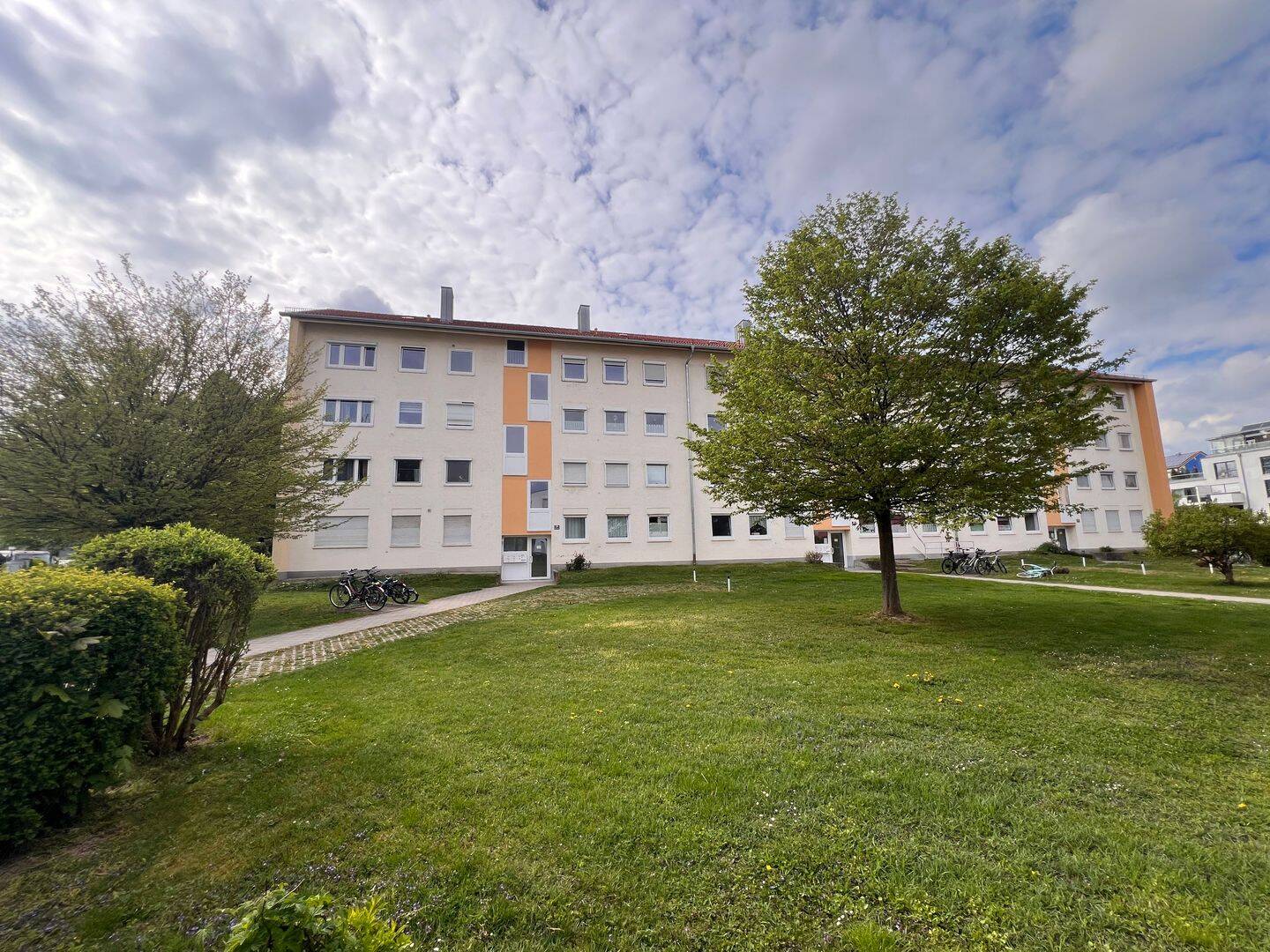 4-Zimmer-Wohnung mit Balkon, 74 m² – Nähe Hauptbahnhof Ingolstadt Kernsaniert & großzügig: 4-Zimmer-Wohnung für Projektteams/Familien, 85053 Ingolstadt (Ingolstadt Kothau Niederfeld Ringsee Rothenturm)