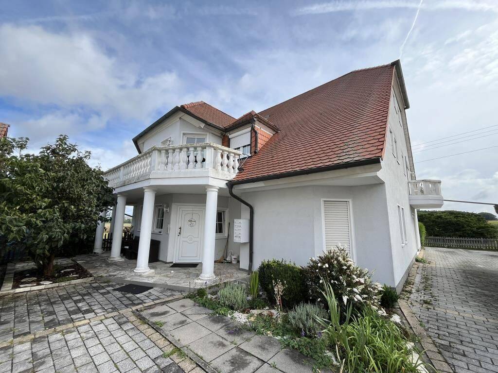 Erdgeschosswohnung mit Terrasse, Garten & 2 Stellplätzen in ruhiger Lage, 90556 Cadolzburg