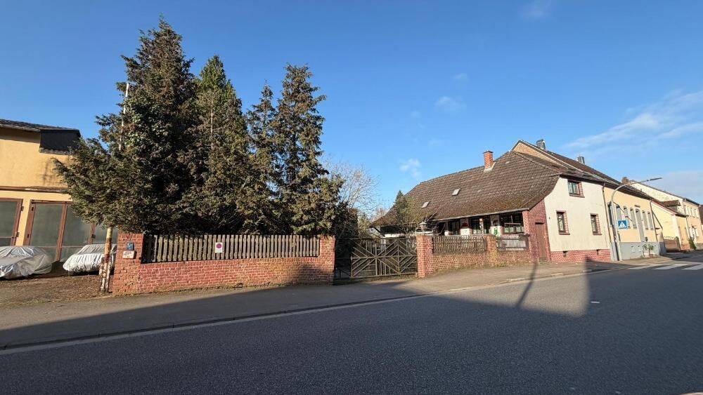 +++Einfamilienhaus mit ebenem Südgarten, großer Garage und Scheune im Herzen von Einöd+++, 66424 Homburg
