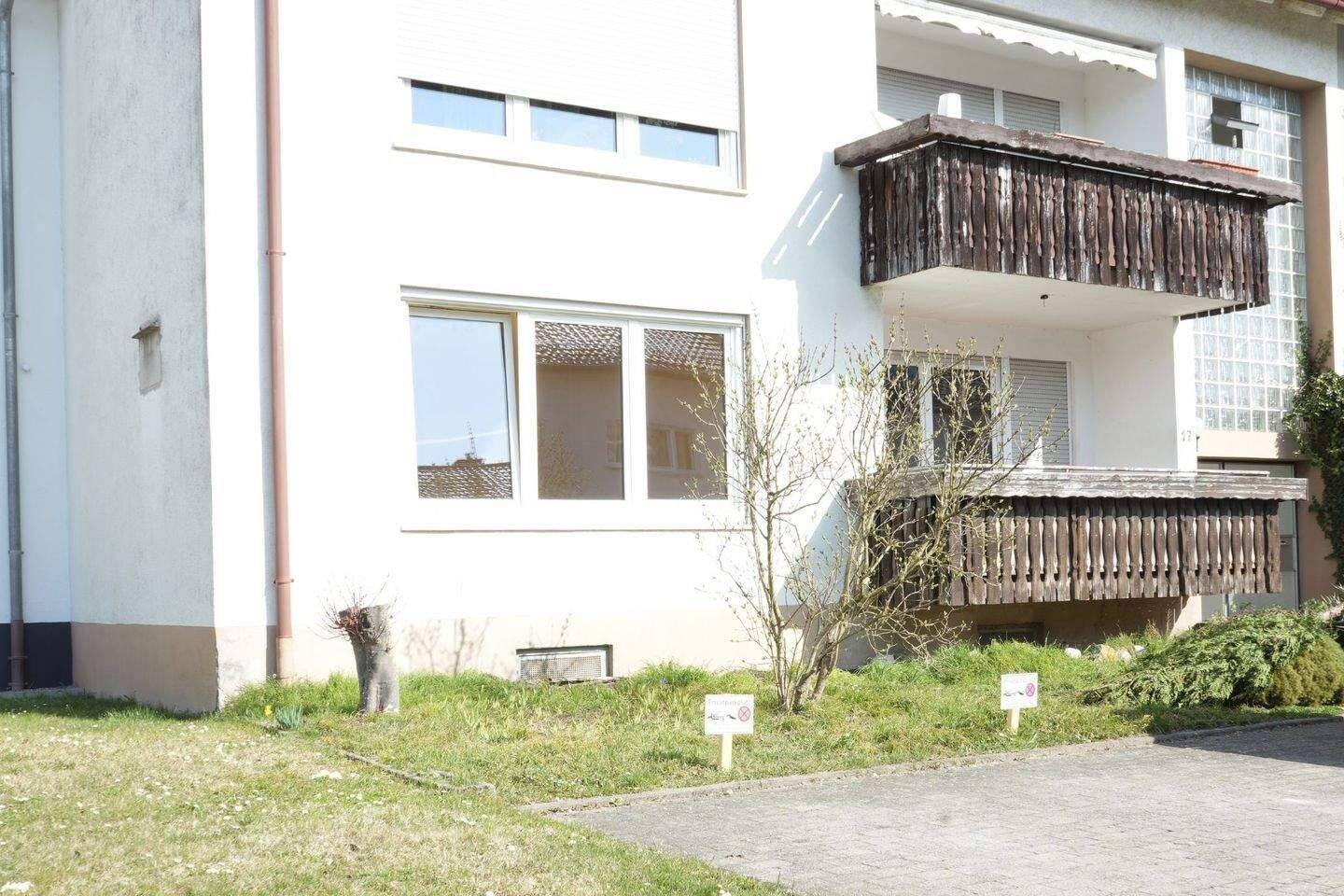 Ihr neues Zuhause in Hilzingen – 4-Zimmer-Erdgeschosswohnung mit Gartenanschluss, Garage und Stellplatz, 78247 Hilzingen