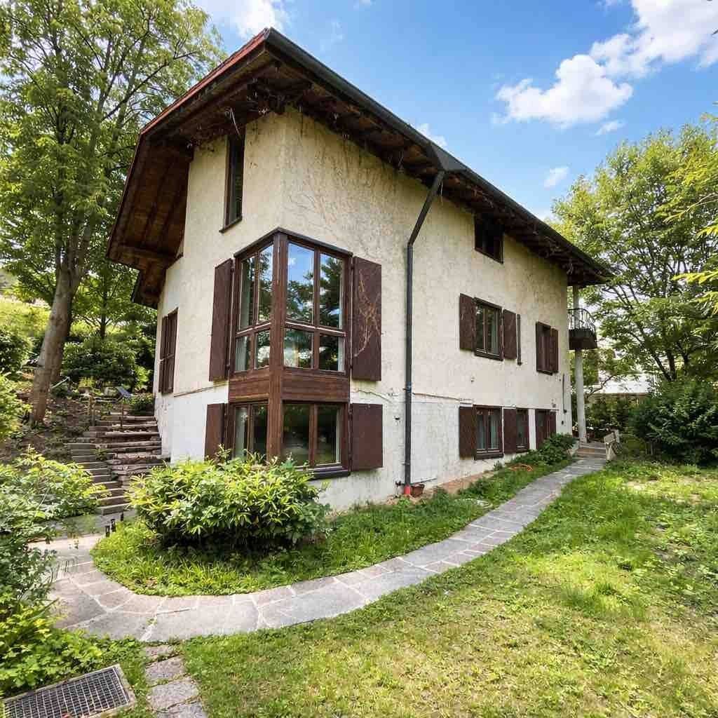 Mit dem Fahrrad nach Freiburg! Besonderes Haus mit Einliegerwohnung auf angelegtem Grundstück., 79280 Au