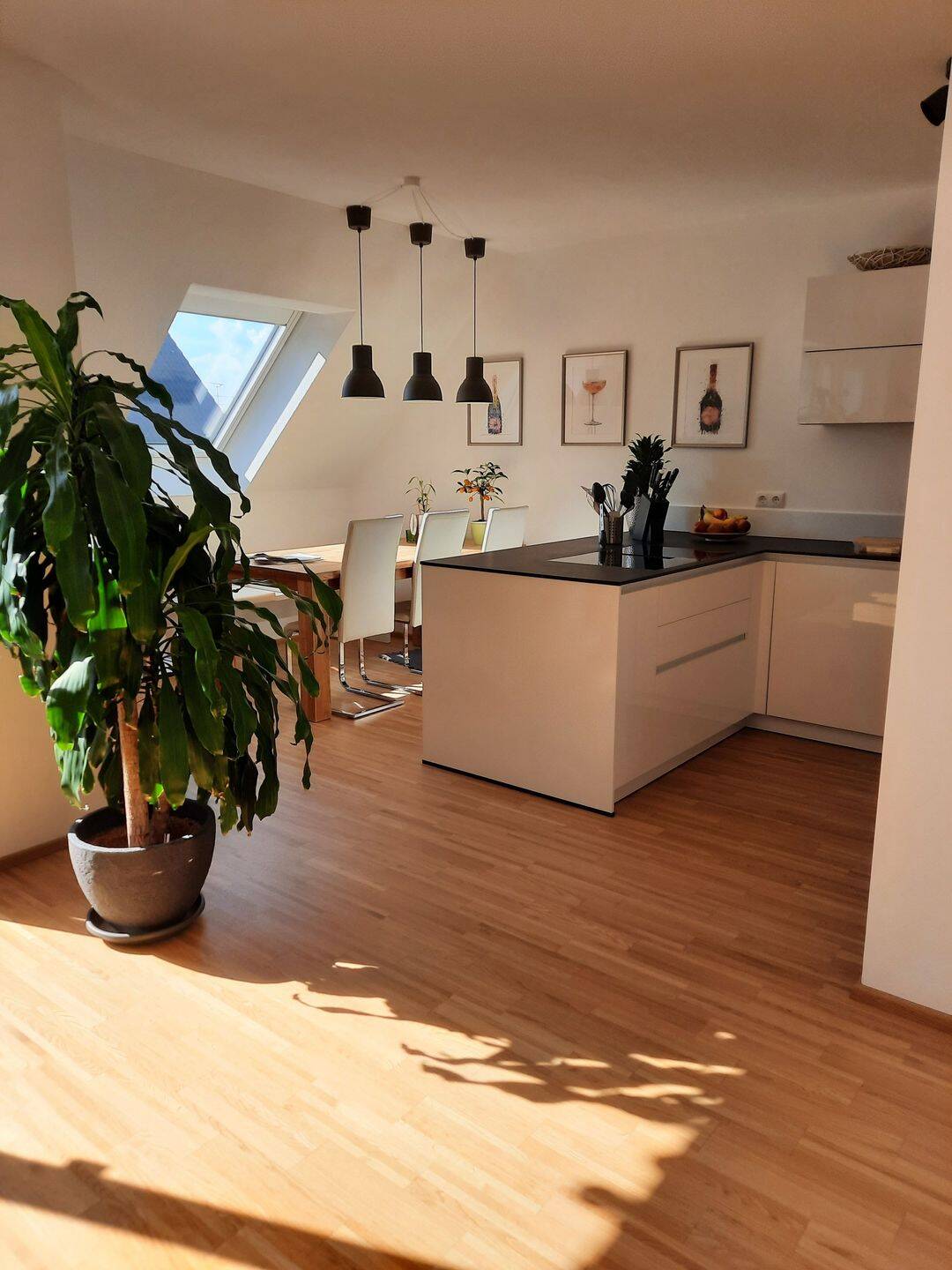 Hervorragend geschnittene 3-Zimmer-Wohnung im beliebten Augsburger Stadtteil Haunstetten., 86179 Augsburg (Haunstetten Siebenbrunn)
