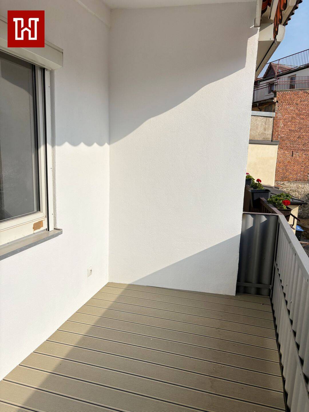 Renovierte 4 Zimmerwohnung mit sonnigem Balkon in zentraler Lage !, 97318 Biebelried