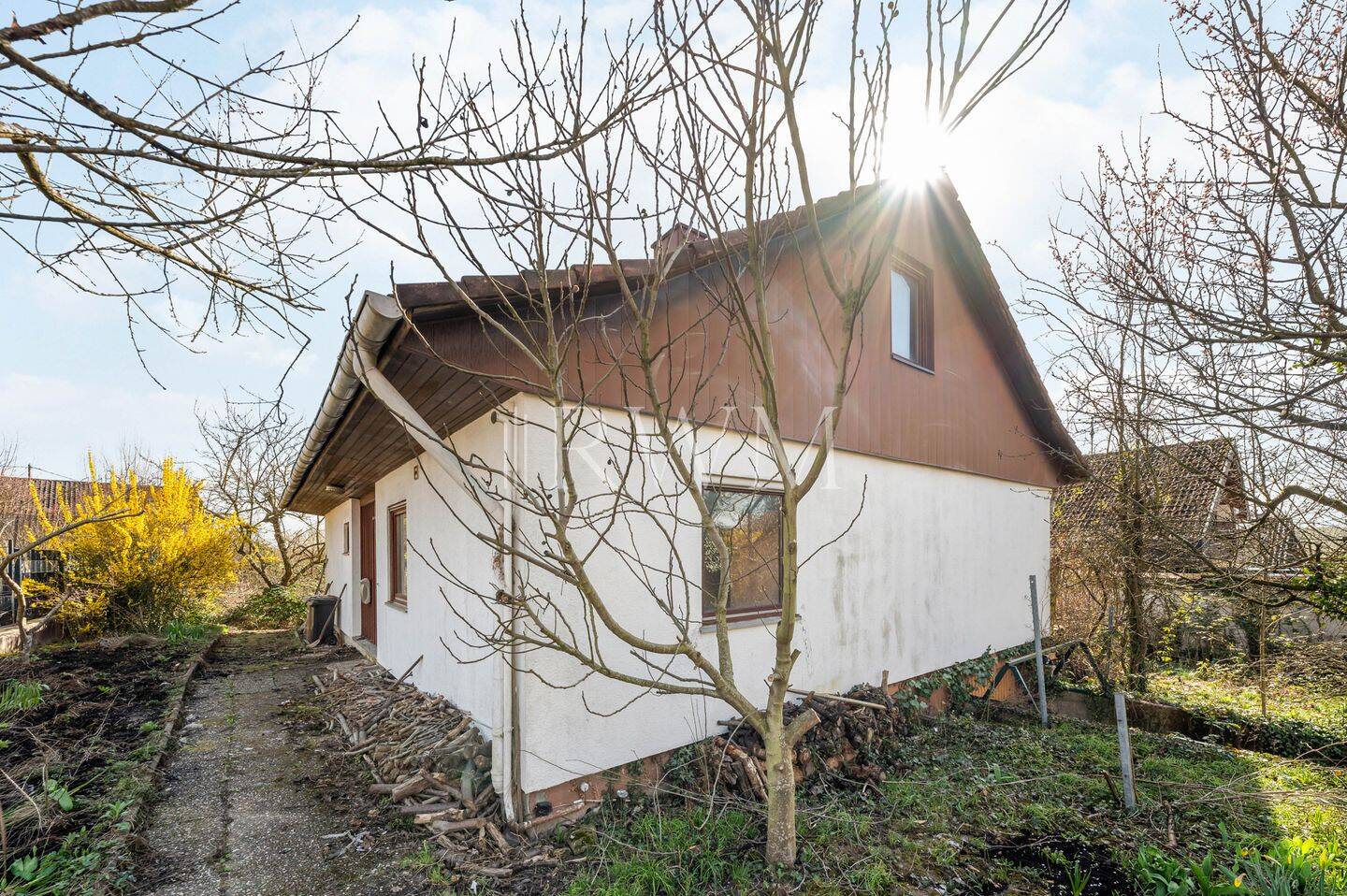 Einfamilienhaus in Nordhausen mit 712 m² Grundstück, Sanierungsbedarf und Ausbaureserve, 74226 Nordheim