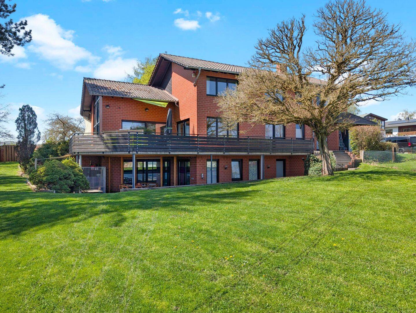Architektenhaus mit Innen-Pool, Sauna und Einliegerwohnung, 35232 Dautphetal