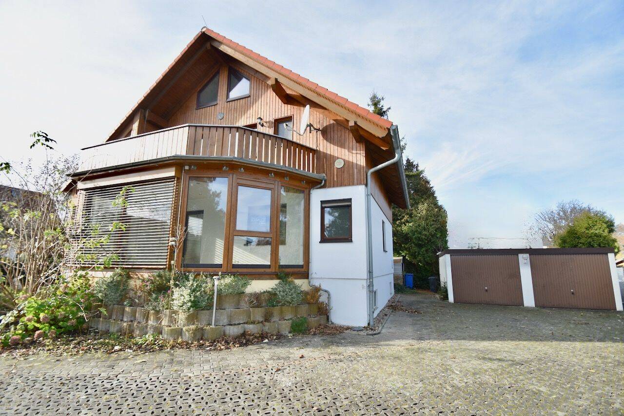 Freistehendes Einfamilienhaus mit Einliegerwohnung im DG, einer Doppelgarage und Grundstück in Dresden-Klotzsche, 1109 Dresden (Dresdener Heide Hellerau/Wilschdorf Hellerberge Industriegebiet Klotzsche Klotzsche)