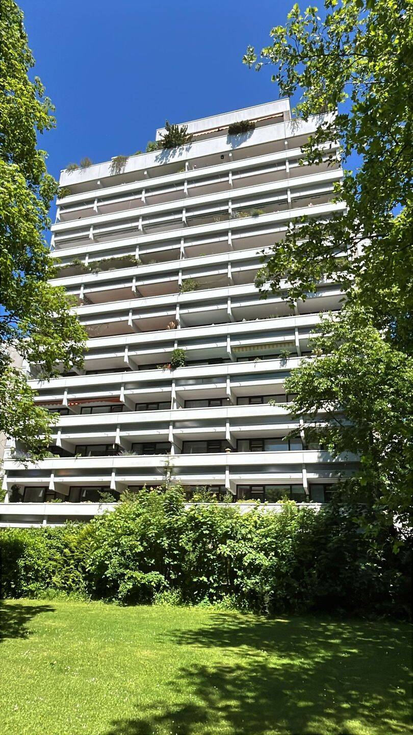 Taufkirchen/Wald, 4 ZKB, 7. OG, ca. 88 m² Wfl., Parkett, EBK, 2 Balkone, sofort beziehbar, 82024 Taufkirchen