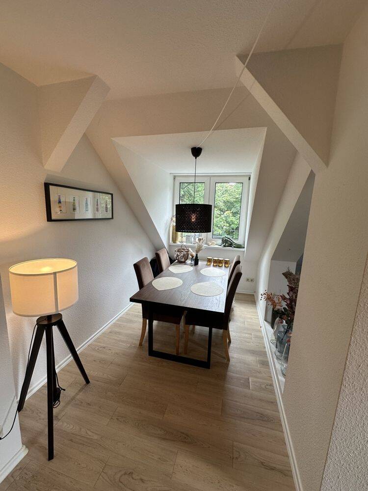 Gemütliche 2 Zimmer Dachgeschosswohnung in HH – Fuhlsbüttel, 22335 Hamburg (Hamburg-Nord Alsterdorf Fuhlsbüttel Groß Borstel Ohlsdorf)